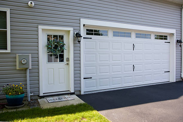24/7 Emergency Garage Door Panel Replacement experts in Vienna, WV